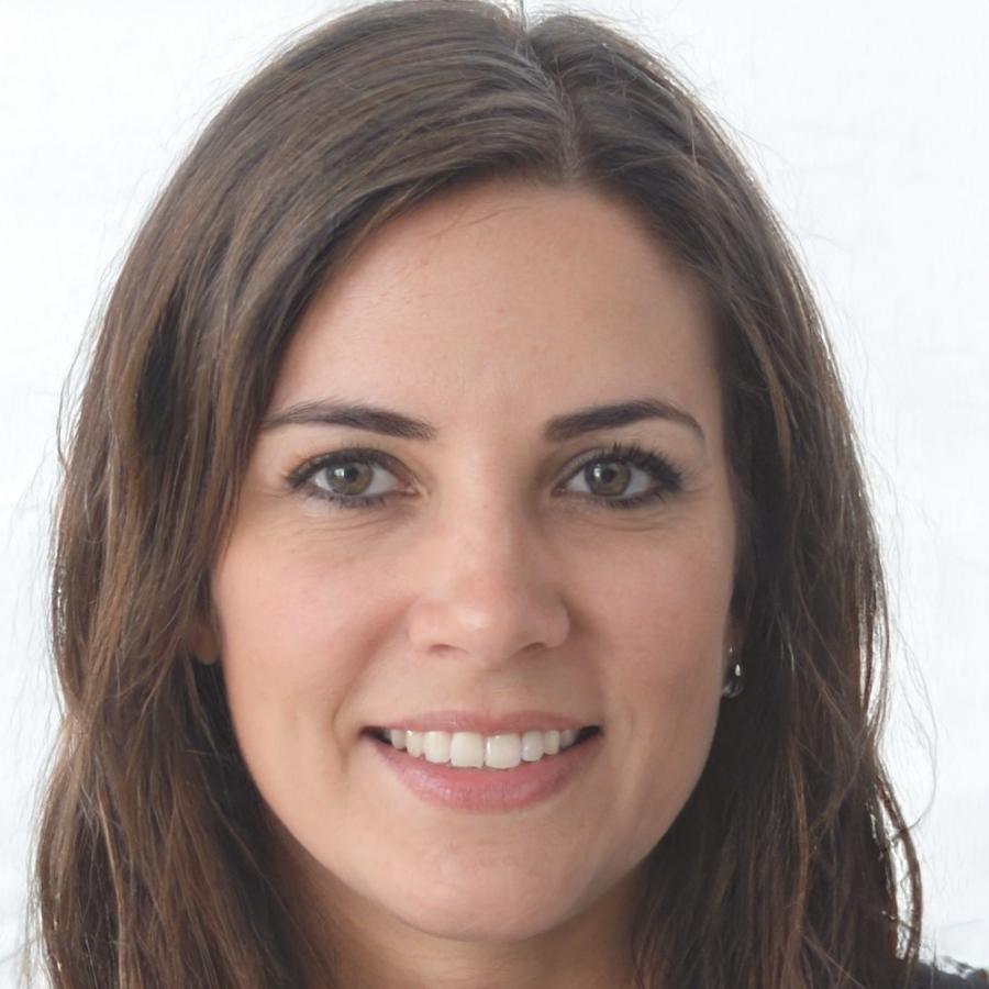 Testimonial einer Programmteilnehmerin mit Erfahrung in finanzieller Weiterbildung